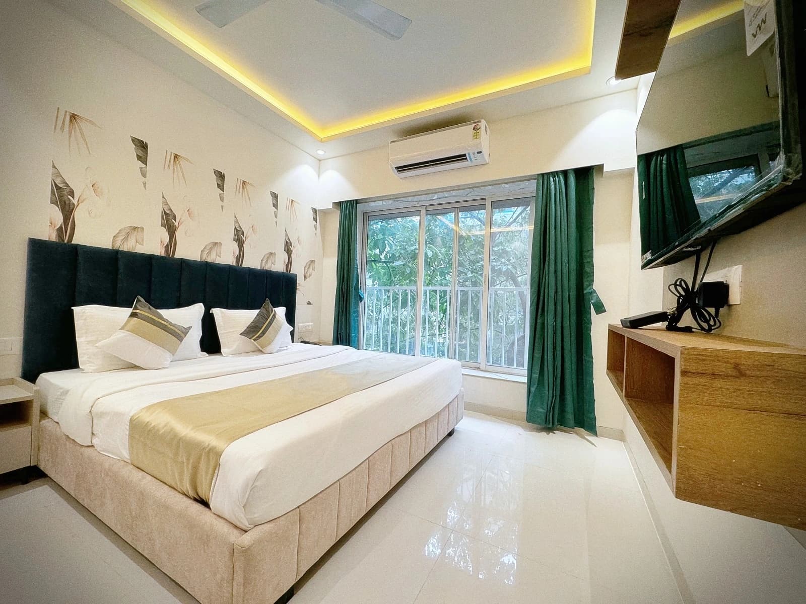 Hotel Near Bandra Railway Station Mumbai