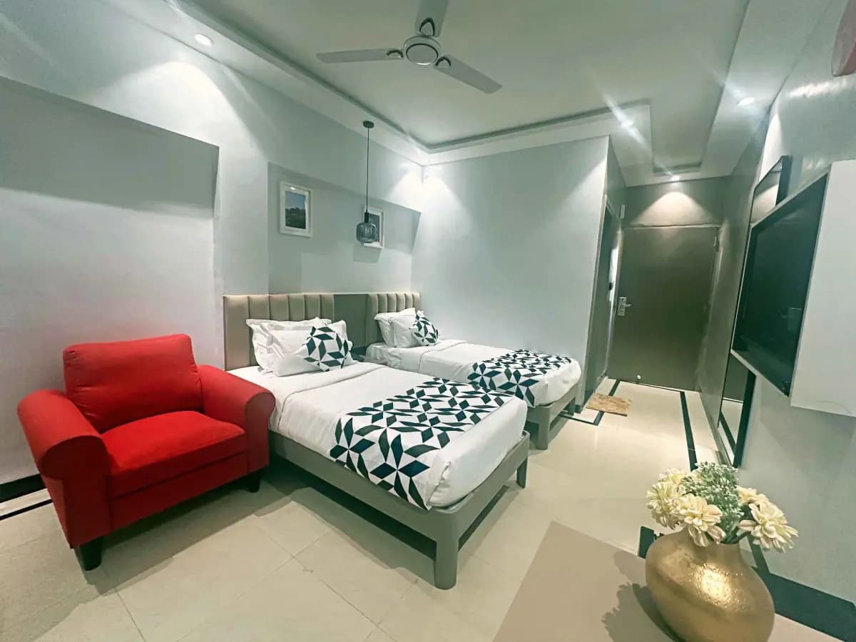  Hotels Near D.N. Nagar Metro Station Mumbai