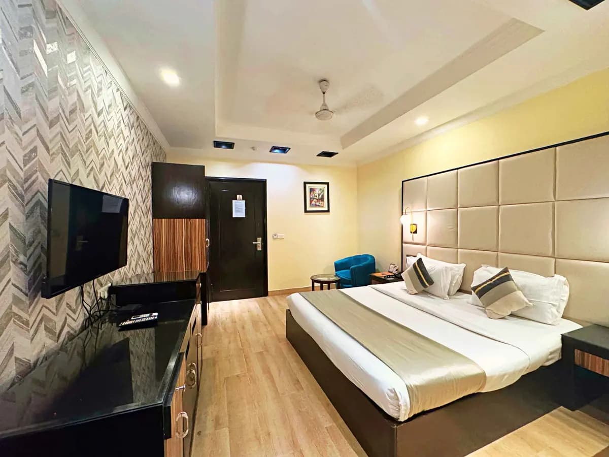 Budget Hotel near Kalkaji Mandir Delhi