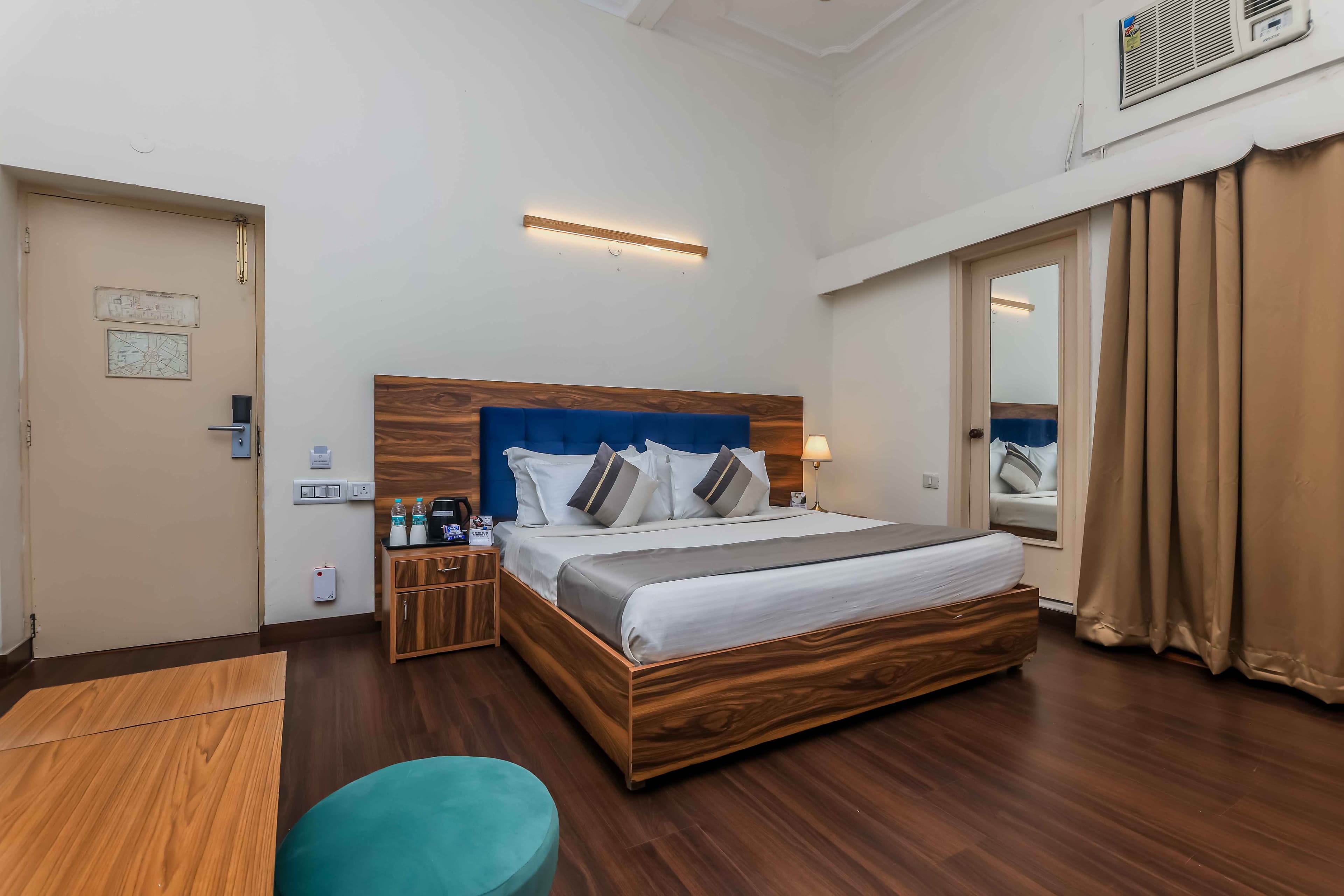 Hotel near Janpath Market Delhi