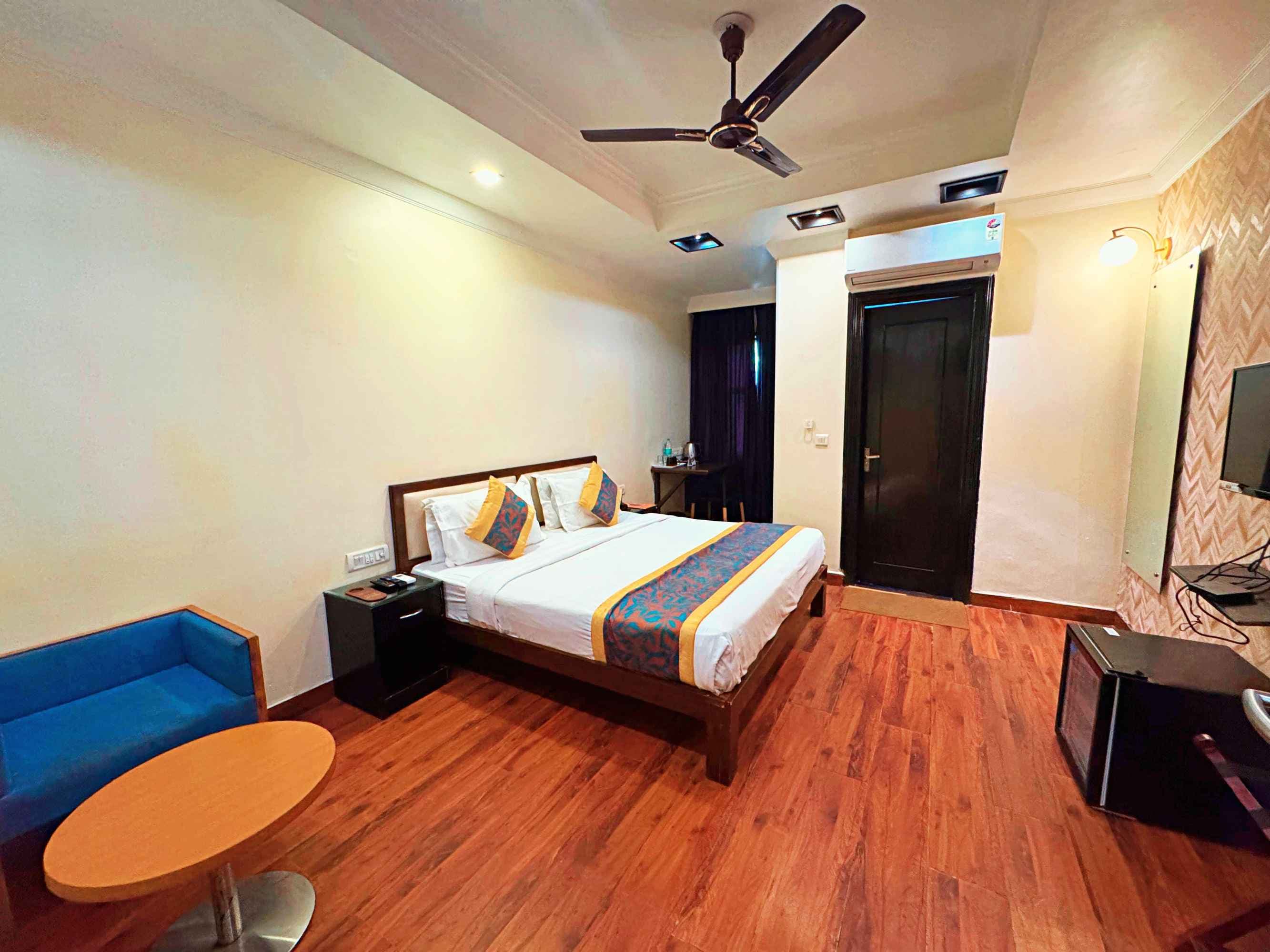 hotel near Nehru Place